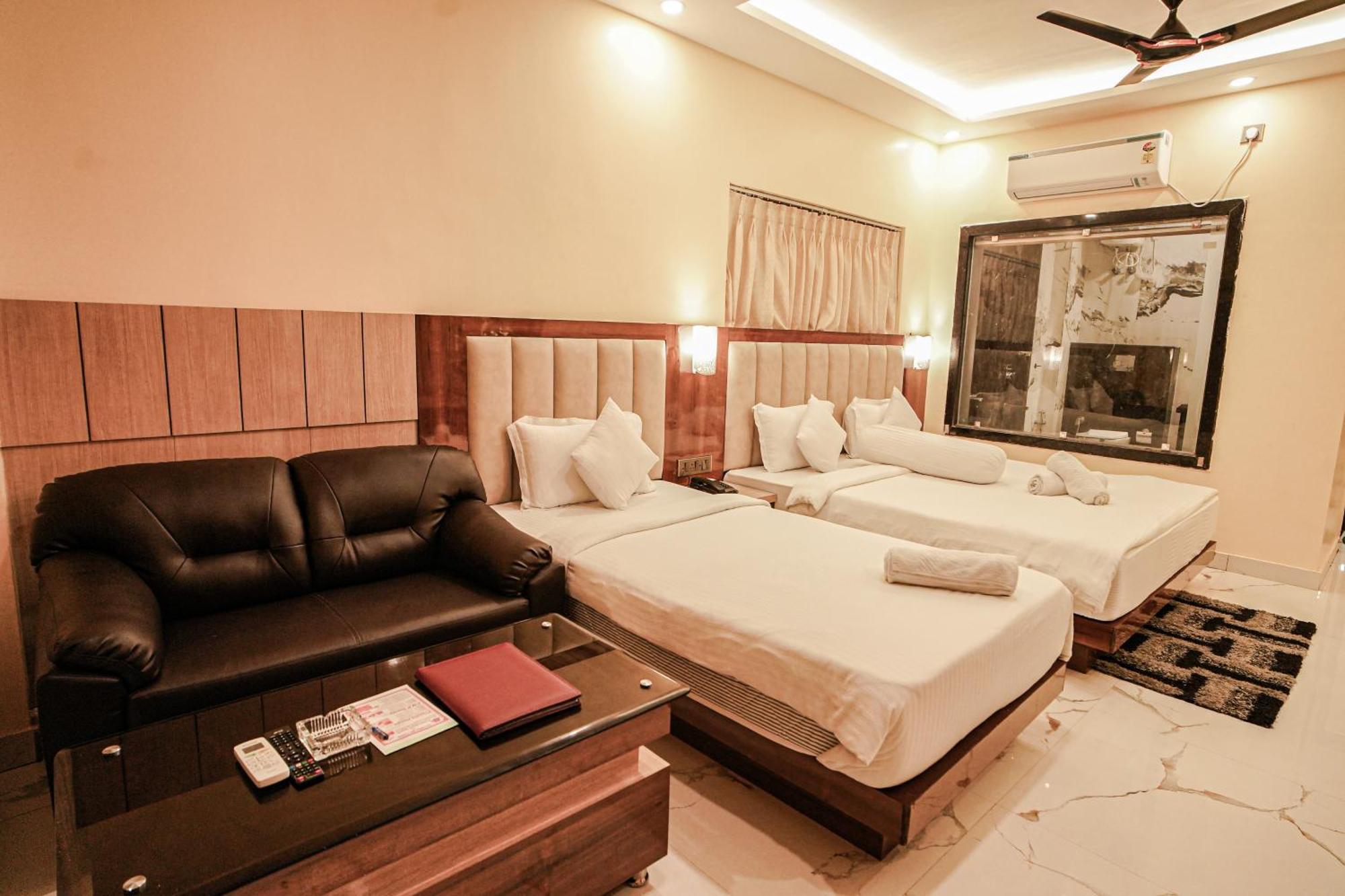 Prasant On Beach Resort !! Lift - Wifi -Restaurant-Parking Facilities-Newly Decorated Room !! Mandarmani Luaran gambar