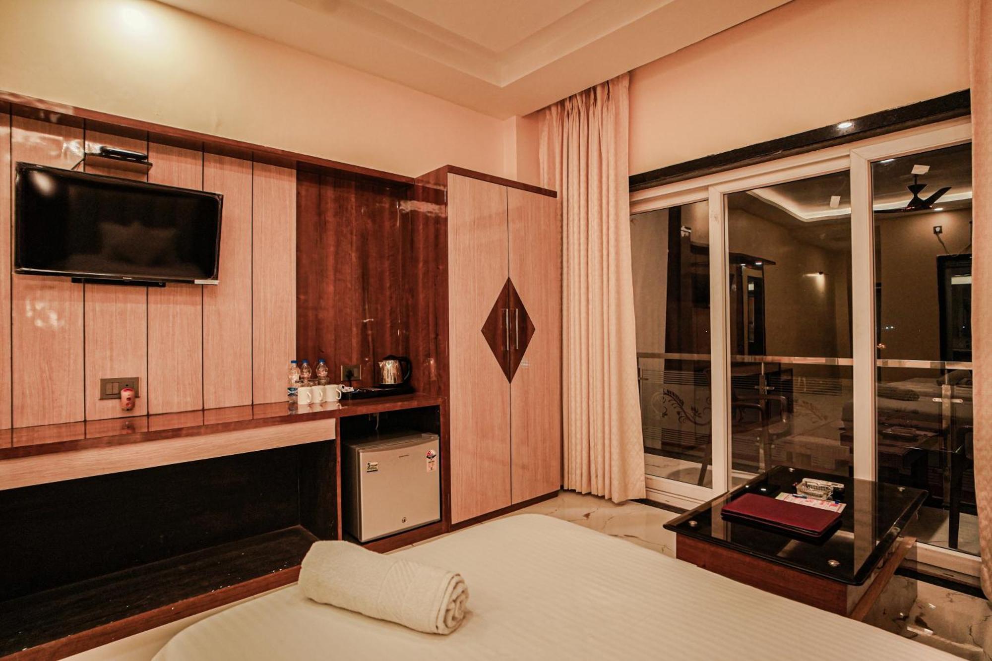 Prasant On Beach Resort !! Lift - Wifi -Restaurant-Parking Facilities-Newly Decorated Room !! Mandarmani Luaran gambar