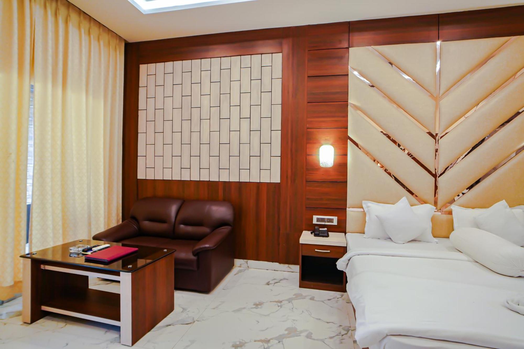 Prasant On Beach Resort !! Lift - Wifi -Restaurant-Parking Facilities-Newly Decorated Room !! Mandarmani Luaran gambar