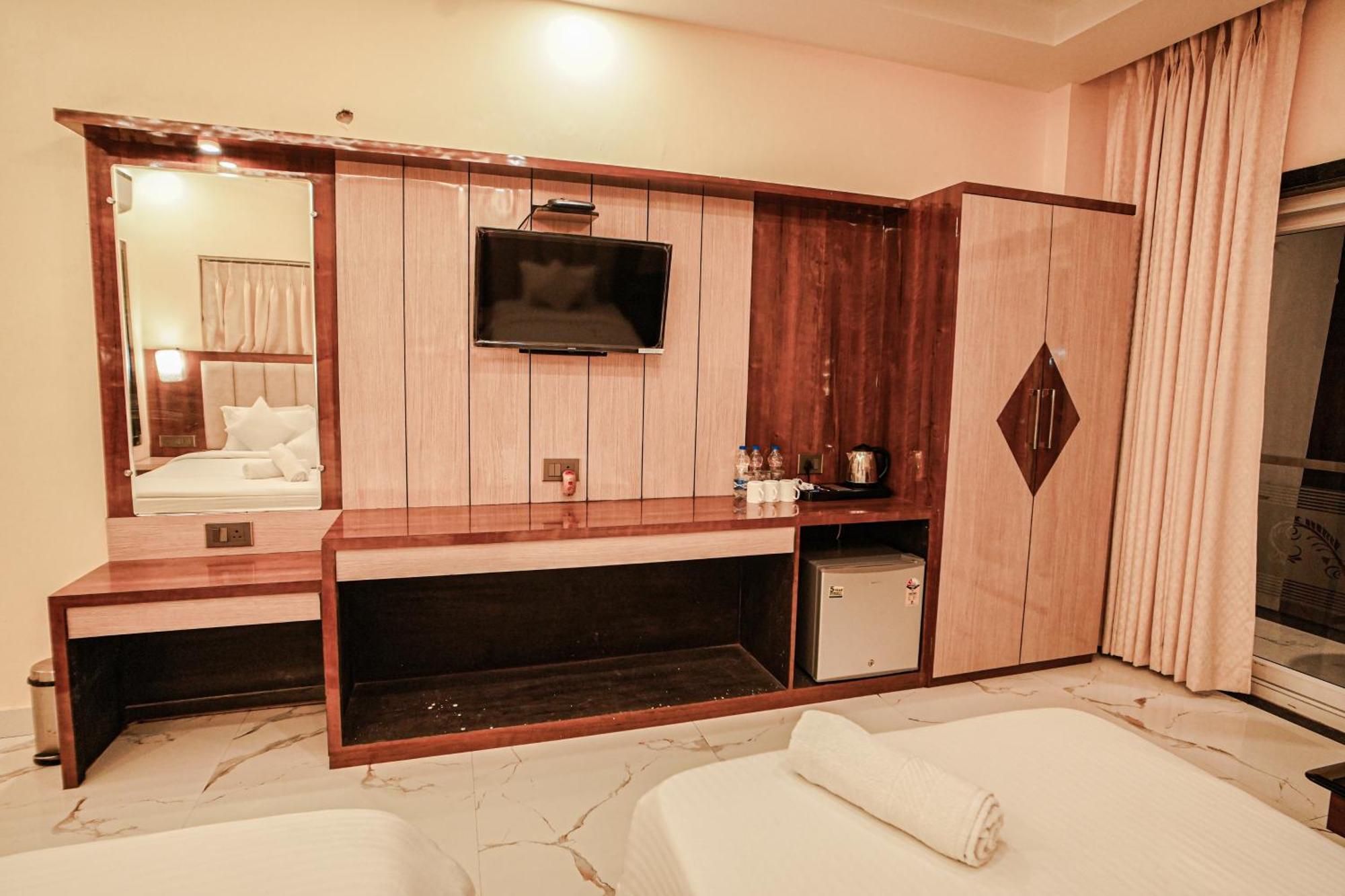 Prasant On Beach Resort !! Lift - Wifi -Restaurant-Parking Facilities-Newly Decorated Room !! Mandarmani Luaran gambar