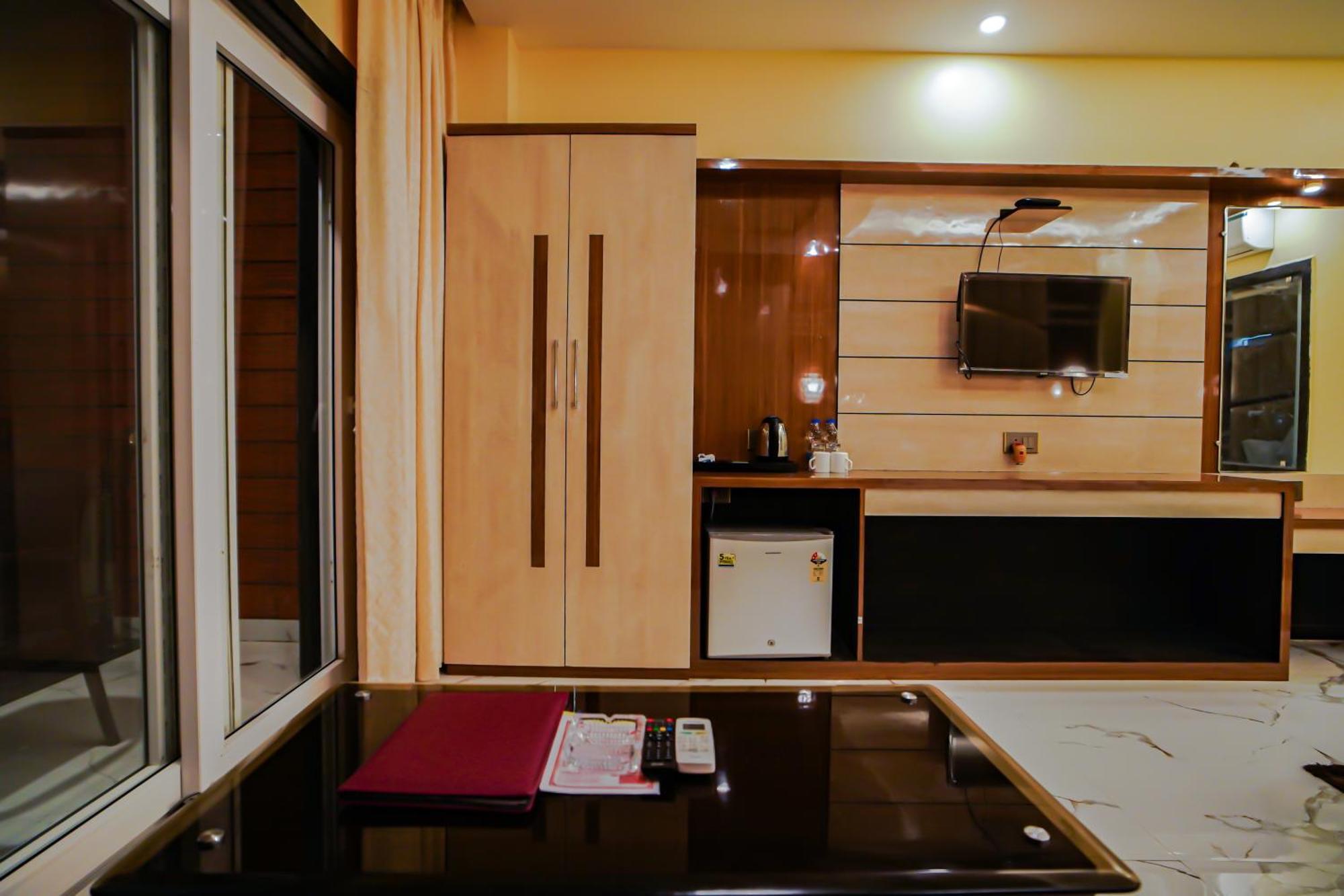 Prasant On Beach Resort !! Lift - Wifi -Restaurant-Parking Facilities-Newly Decorated Room !! Mandarmani Luaran gambar